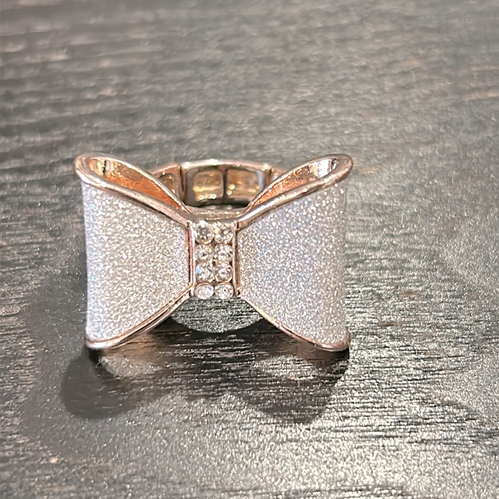 2 for $20 Guess Bow Ring🎀